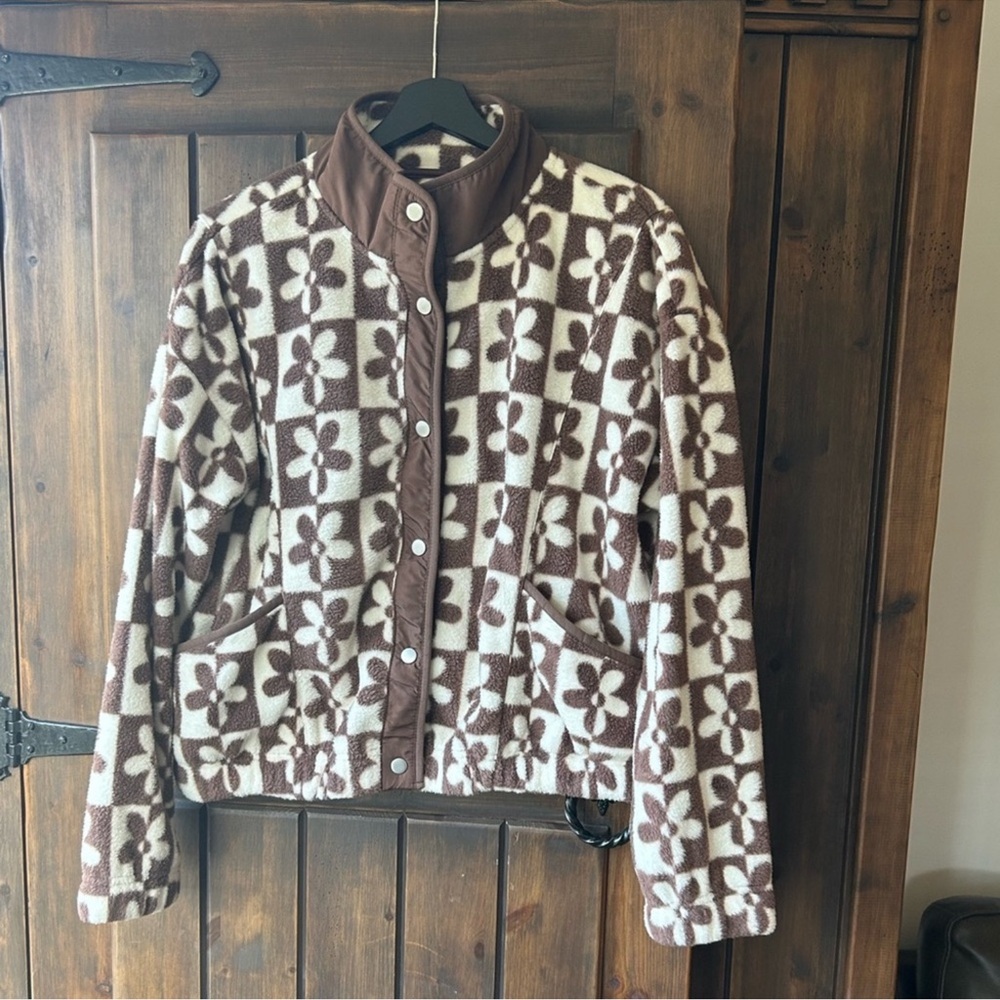 NWOT Thread-supply floral fleece jacket. Snap front. M.